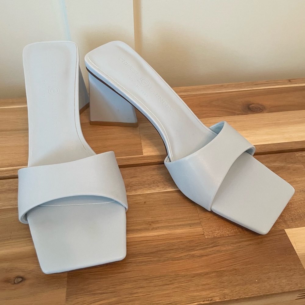 NIB Chinese Laundry Yanda Heels in Light Blue